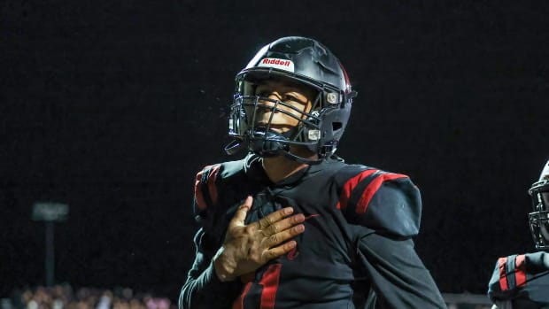 Lee's Summit North quarterback Elijah Leonard